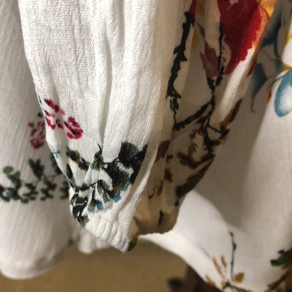 Beautiful White and Floral Eyelet Trim Tunic Top - Large - Picture 7 of 9